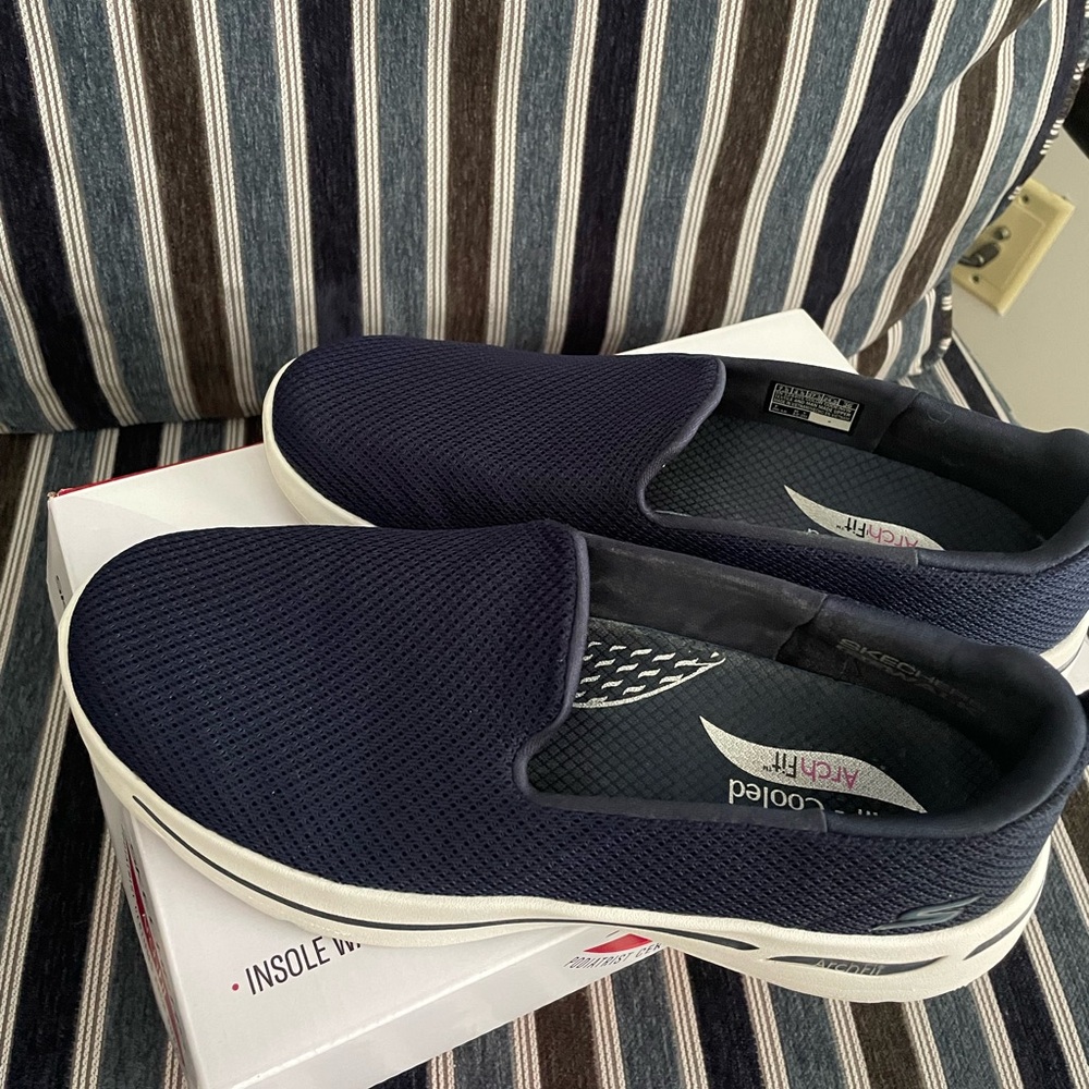 Skechers Go Walk Arch Fit “Grateful” - Picture 3 of 4